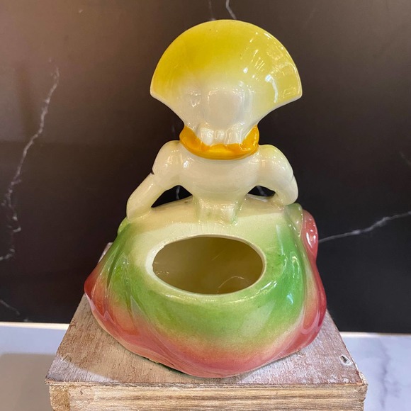 Shawnee Pottery USA Southern Belle girl/lady planter vase - Picture 3 of 5